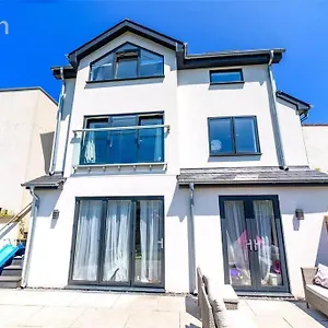  Holiday home Stunning & Fun 4 Bed In The Heart Of United Kingdom